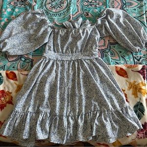 Blue and white boutique dress with a tie back and zipper. Size:Large